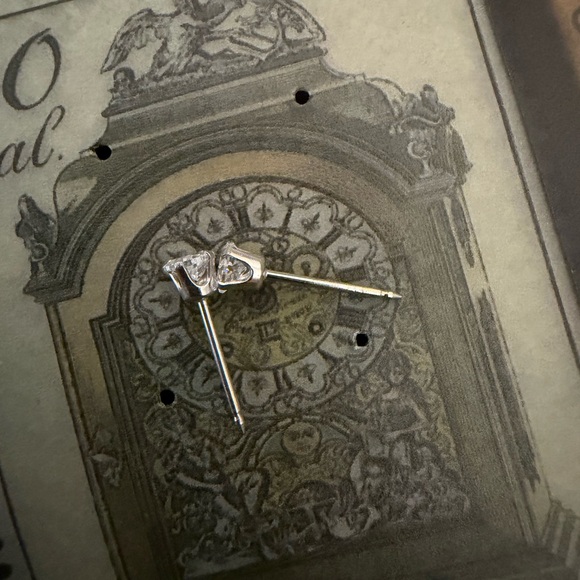 14kt solid white gold solitaire cushion stud piercing earrings Dainty minimalist - Picture 5 of 7